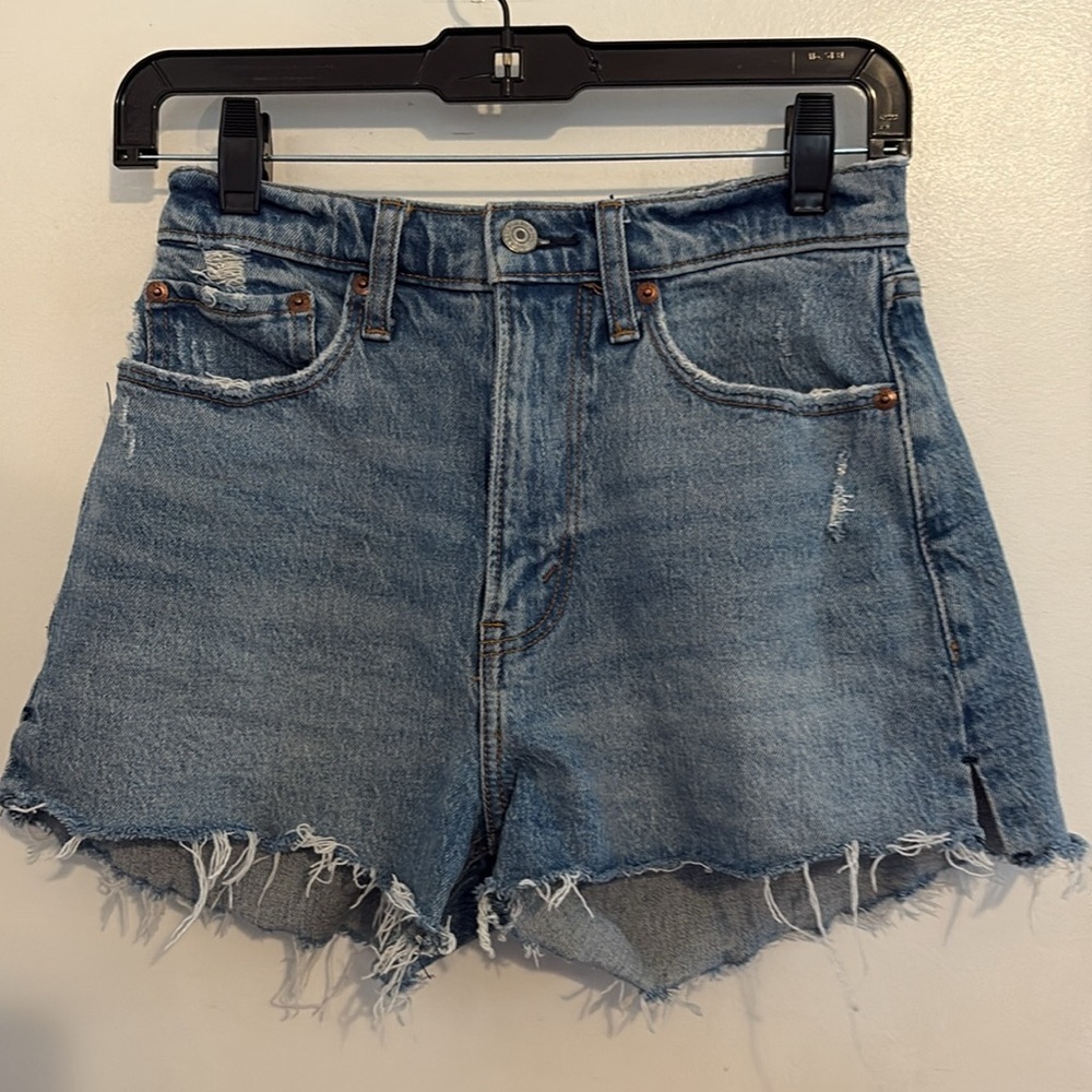 Abercrombie & Fitch Distressed High Rise Mom Denim Shorts 0 / 25 - Picture 2 of 8